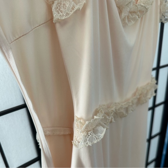 Selfie Leslie HERE COMES THE SUN  Olivera Lace Frill Trim Maxi Dress Cream Small - Picture 4 of 8